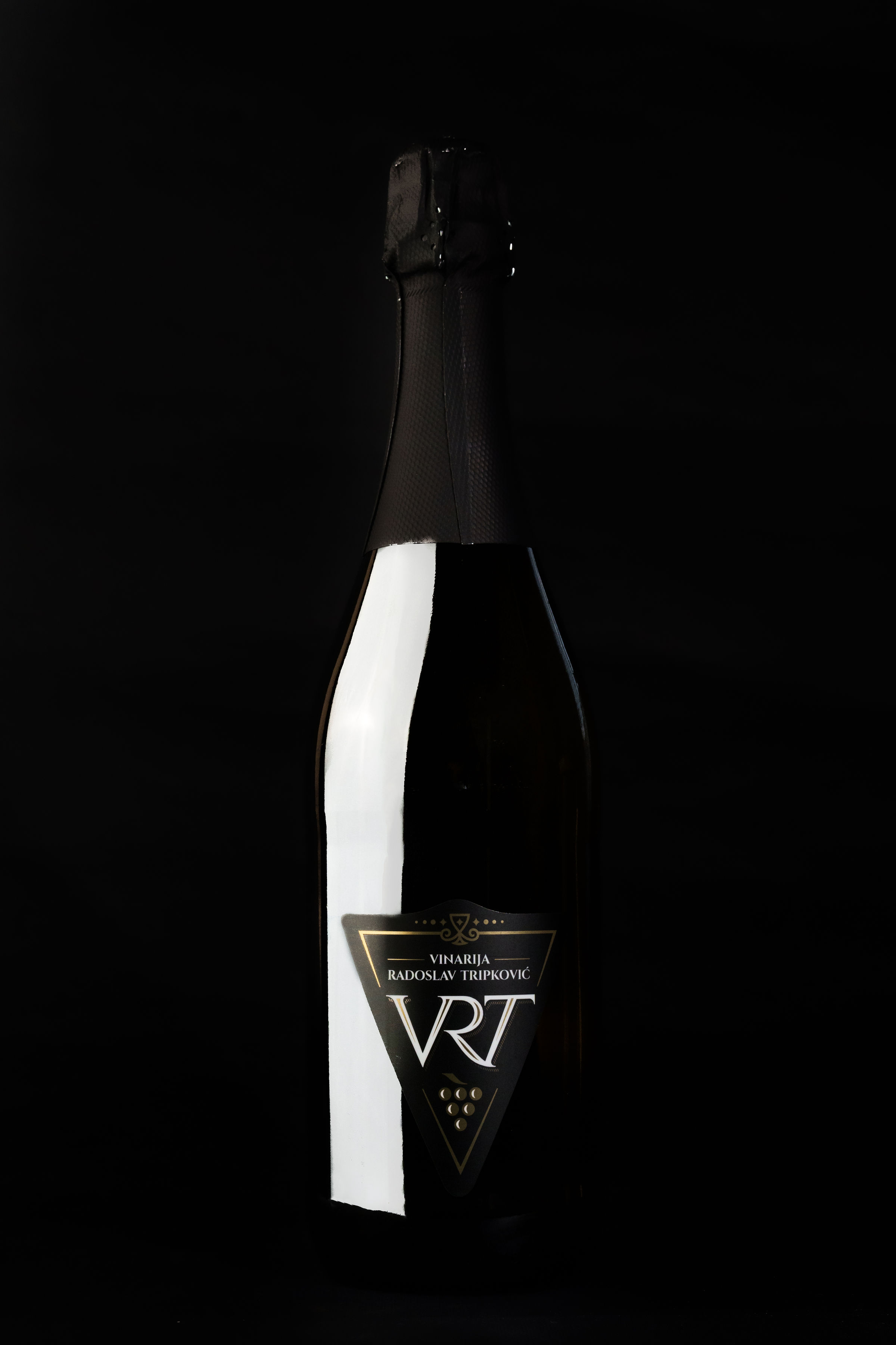 pesak-crni-vinarija-vrt