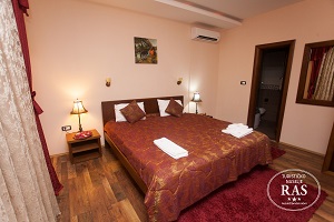 bracni_krevet_u_dvokrevenoj_sobi_hotel_ras_pazariste bracni_krevet_u_dvokrevenoj_sobi_hotel_ras_pazariste