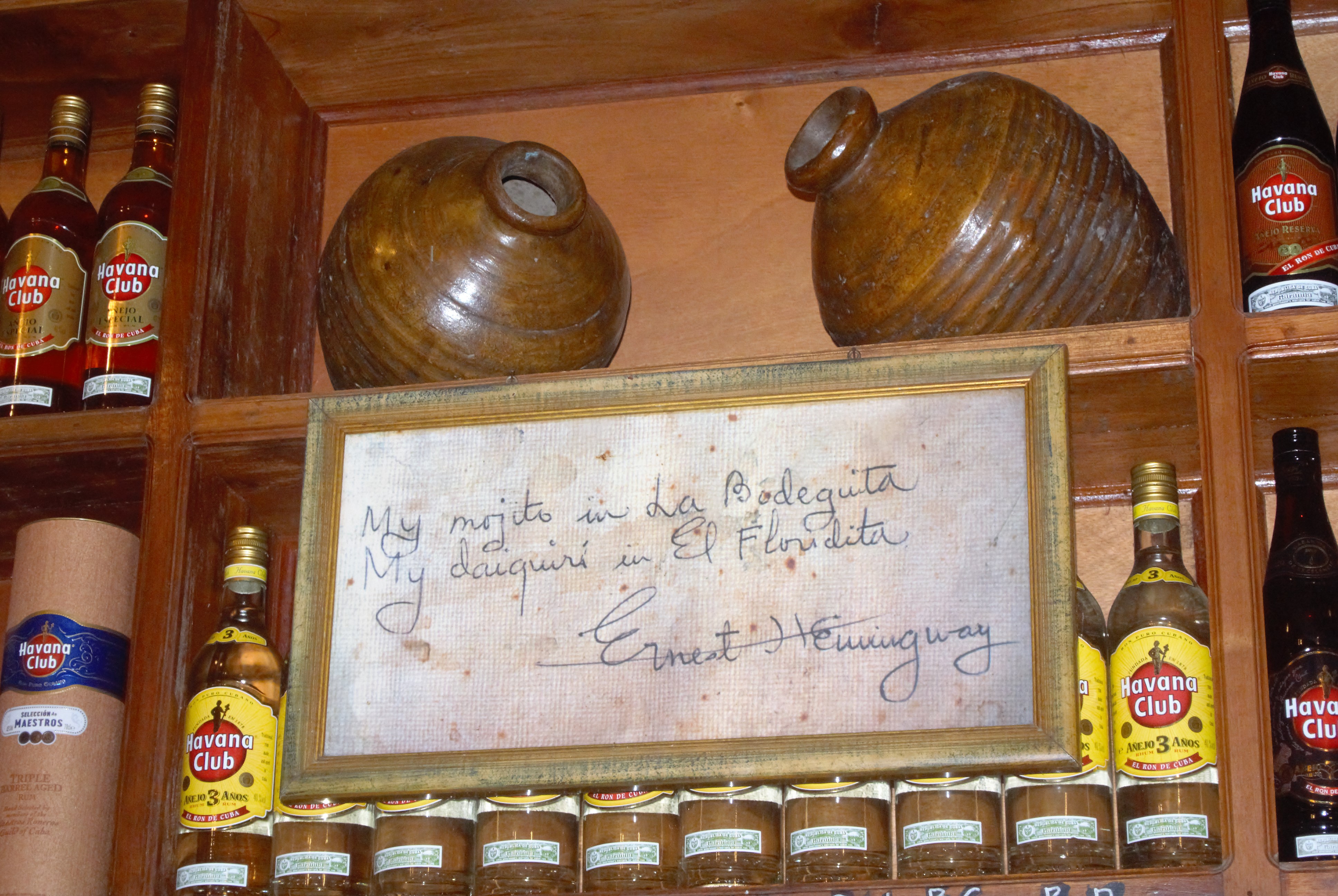 ernest-hemingvej-la-bodeguita-foto-ira-petrov