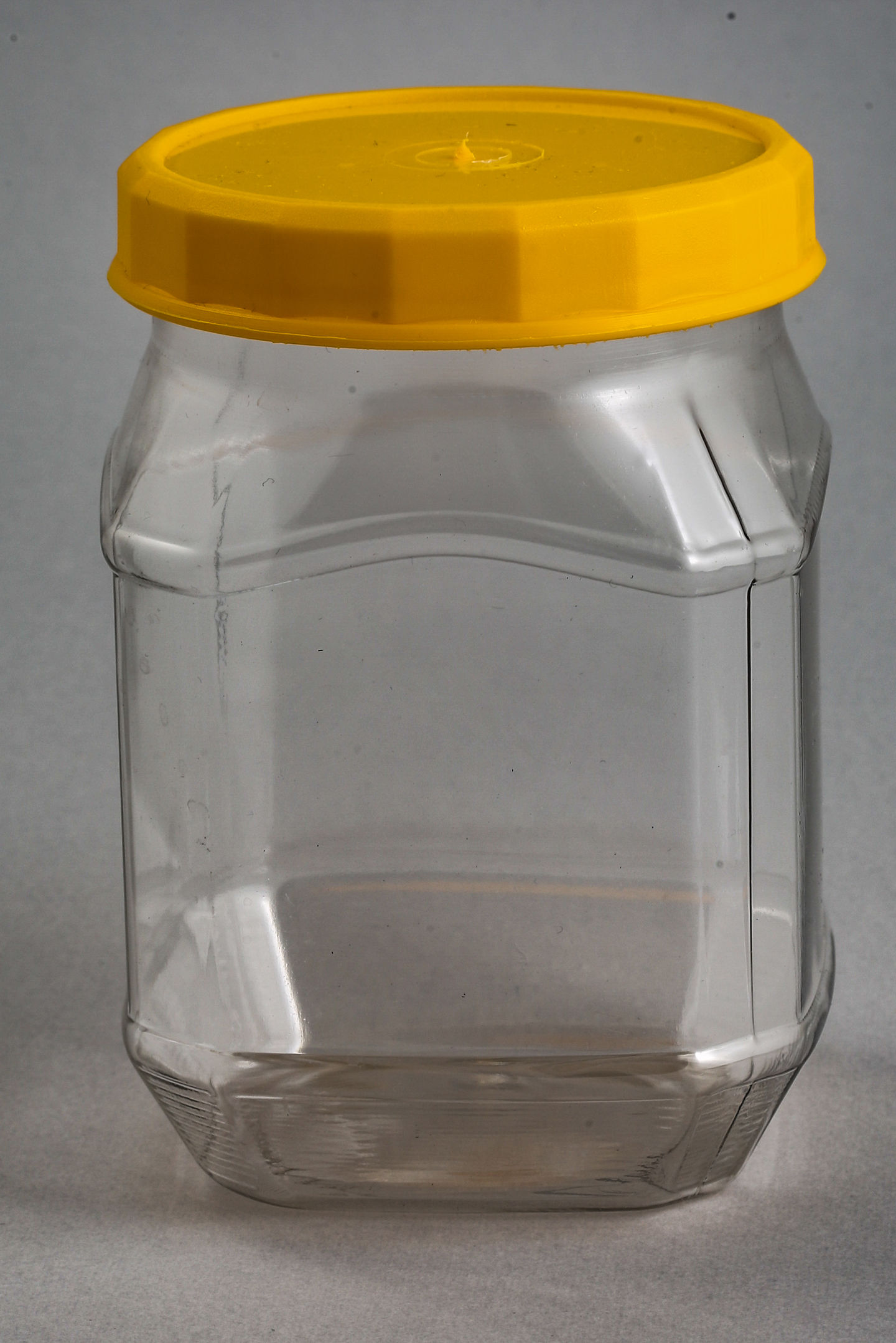 plasticna-tegla-za-med-vema-in