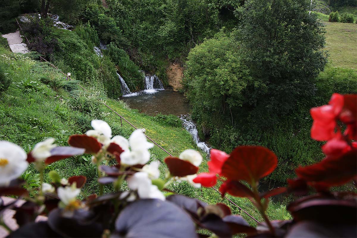 pogled_sa_terase_gostiljska_vrela