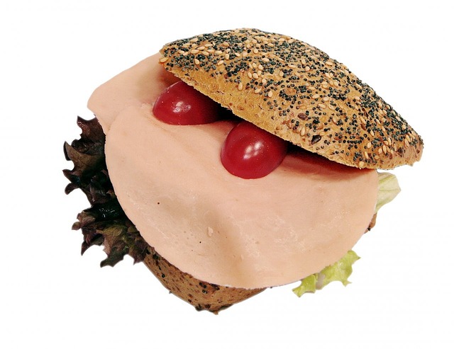sendvic-sa-parizerom sendvic-sa-parizerom-sandwich-74347_640
