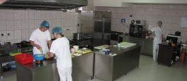 Restoran Taša Pljevlja kuhinja je opremljena najsavremenijim uređajima Restoran Taša Pljevlja kuhinja je opremljena najsavremenijim uređajima
