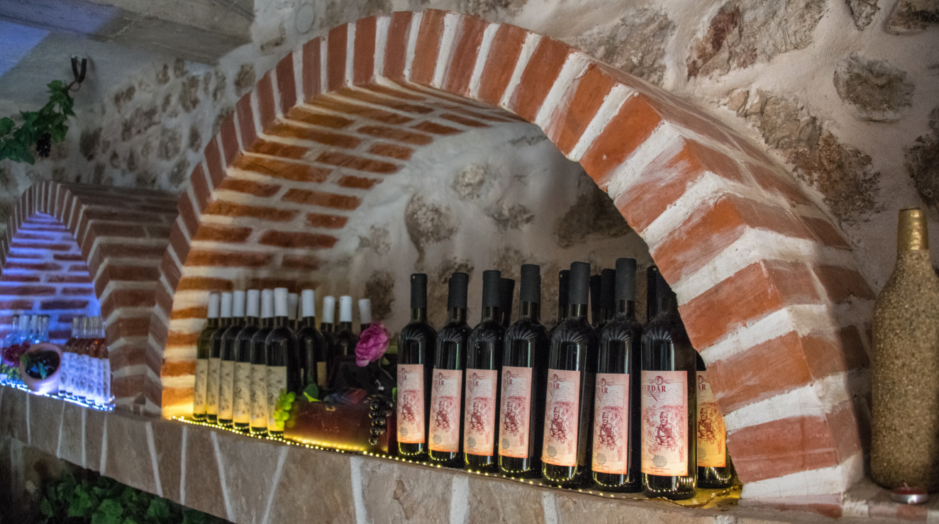 bela_i_crvena_vina_vinarija_dabovic
