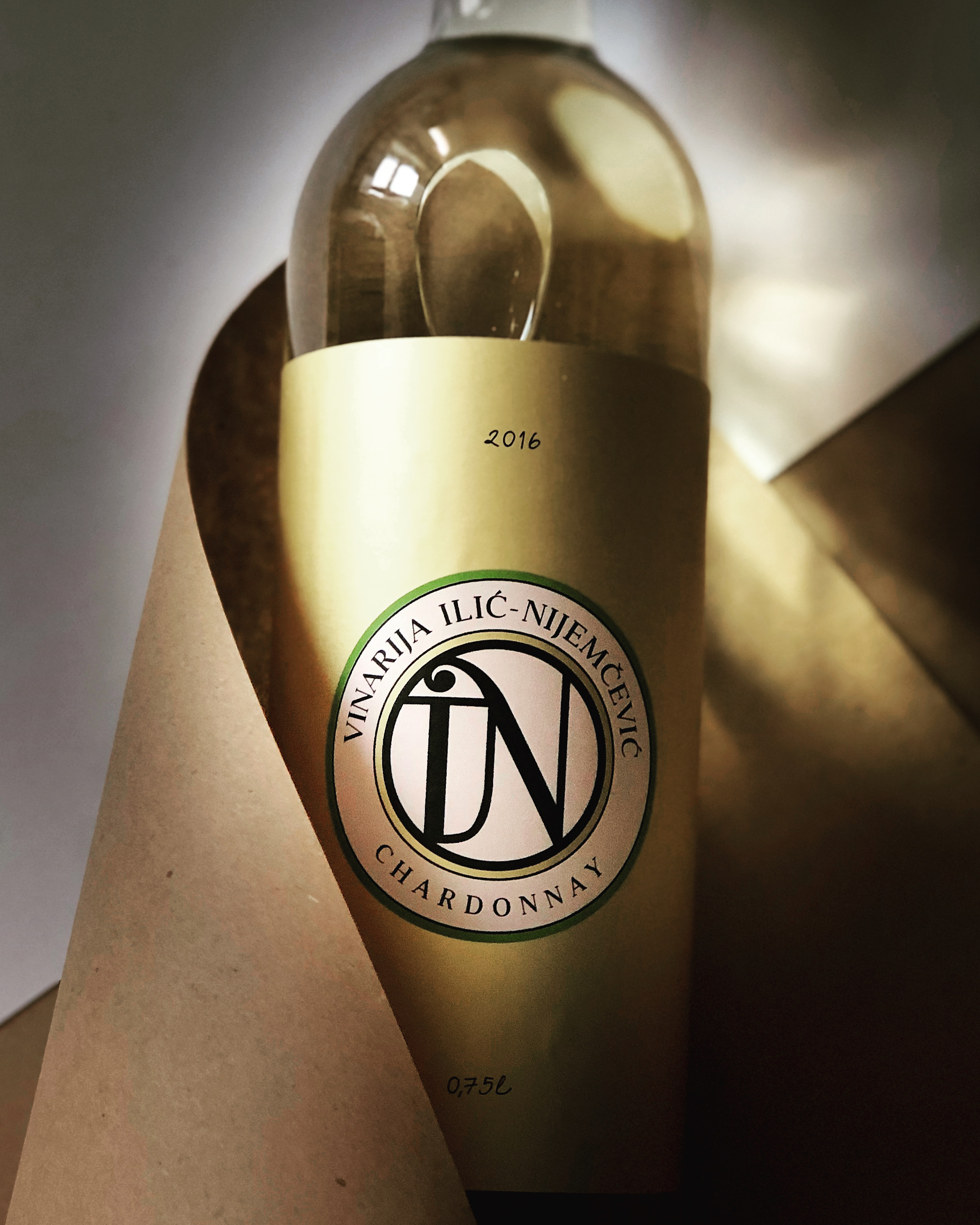 vino_chardonnay_vinarija_in_ilic_nijemcevic