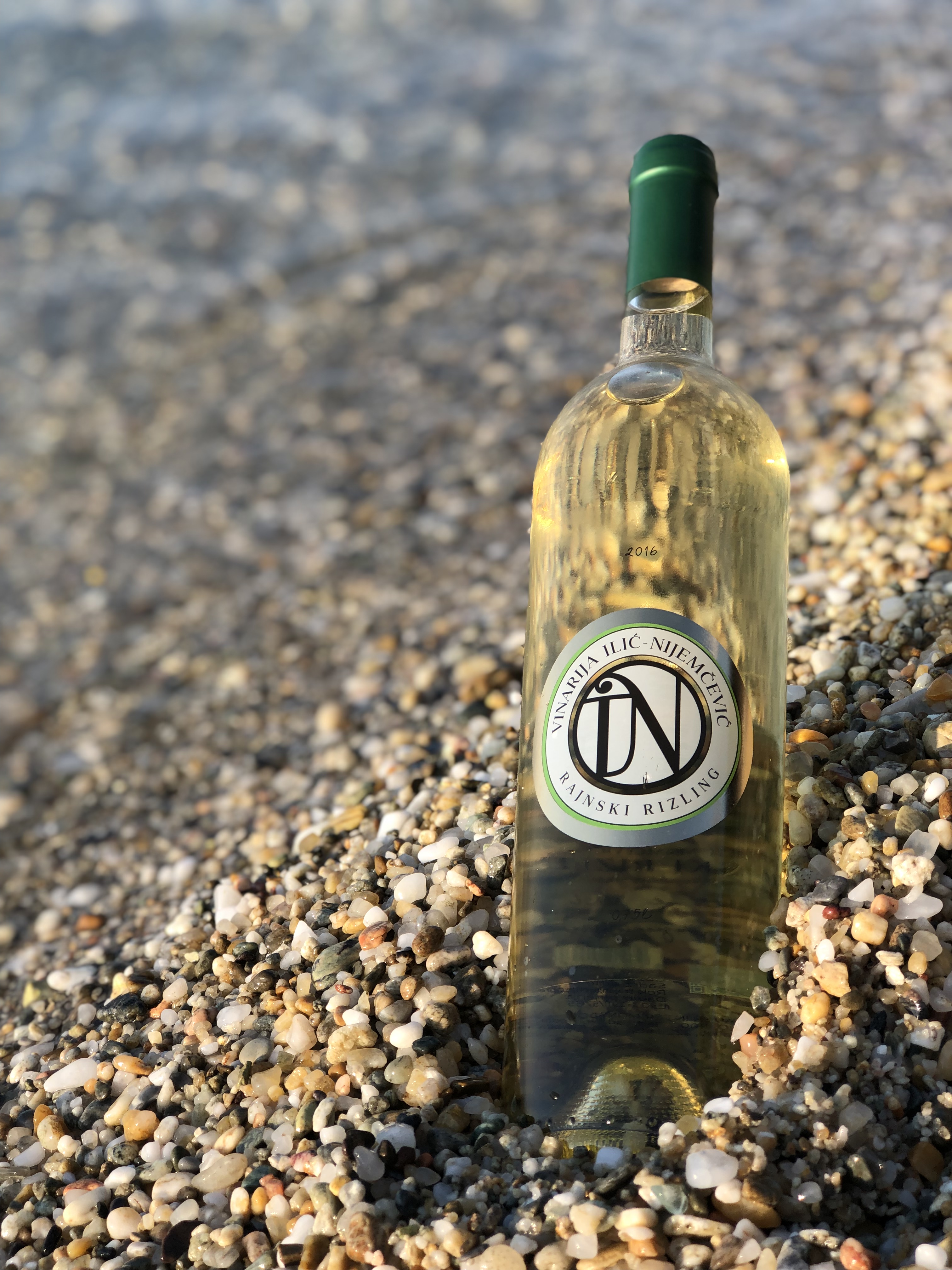 vino_rajnski_rizling_vinarija_in_ilic_nijemcevic