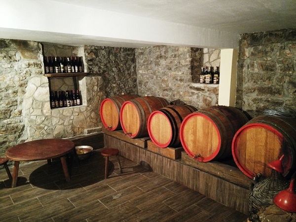vinski_podrum_burzanovic_vinarija_drazevina vinski_podrum_burzanovic_vinarija_drazevina